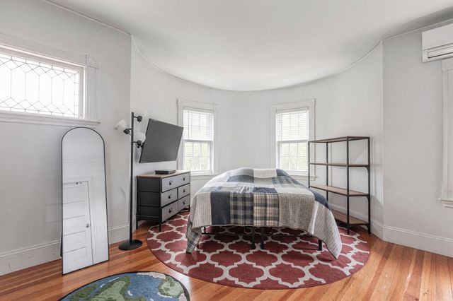 38 Davis St, Quincy, MA 02170