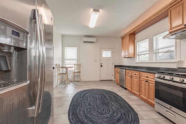 38 Davis St, Quincy, MA 02170
