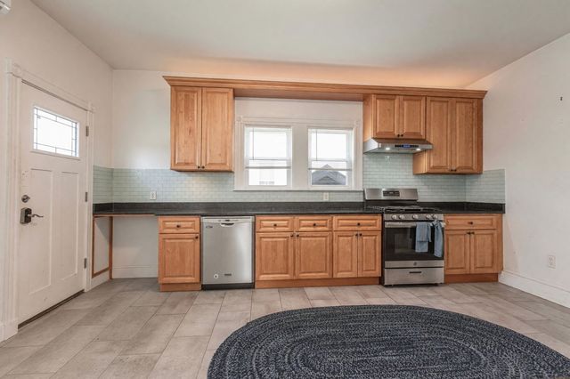 38 Davis St, Quincy, MA 02170