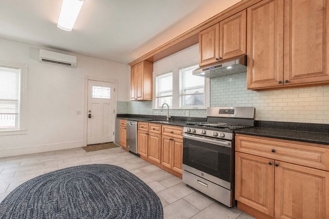 38 Davis St, Quincy, MA 02170