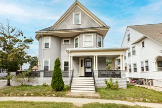 38 Davis St, Quincy, MA 02170
