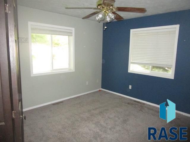 400 Ruth St Street, Yankton, SD 57078