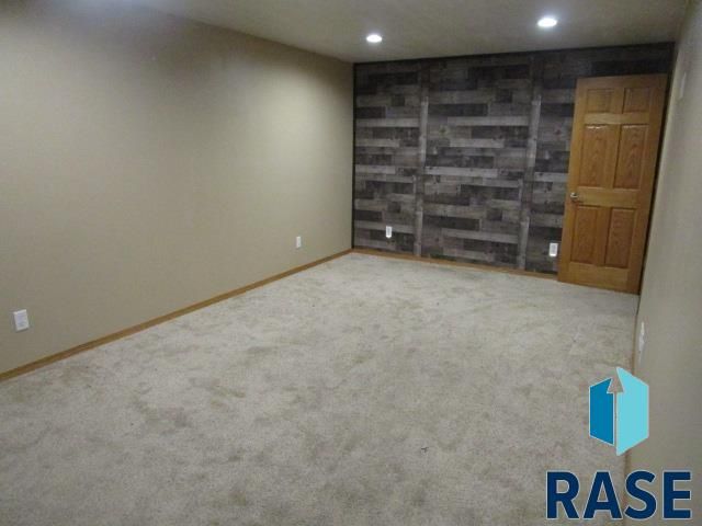 400 Ruth St Street, Yankton, SD 57078