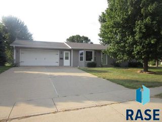 400 Ruth St Street, Yankton, SD 57078