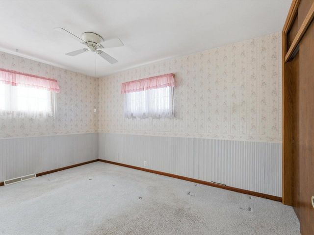 802 Forest CIRCLE, Manitowoc, WI 54220