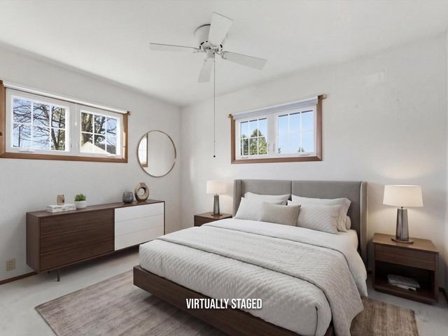 802 Forest CIRCLE, Manitowoc, WI 54220