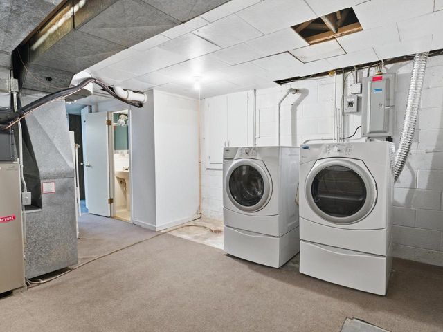 802 Forest CIRCLE, Manitowoc, WI 54220