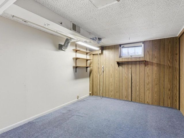 802 Forest CIRCLE, Manitowoc, WI 54220