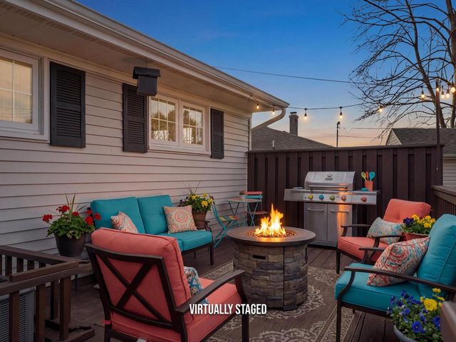 802 Forest CIRCLE, Manitowoc, WI 54220