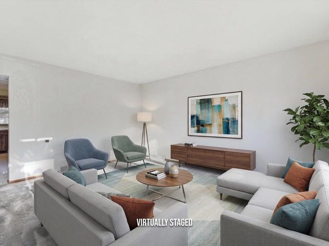 802 Forest CIRCLE, Manitowoc, WI 54220