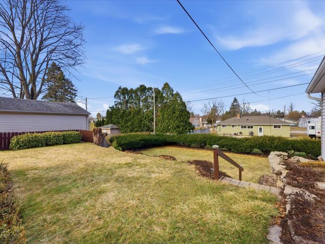 802 Forest CIRCLE, Manitowoc, WI 54220