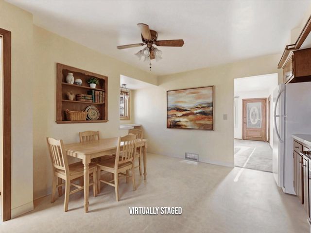 802 Forest CIRCLE, Manitowoc, WI 54220