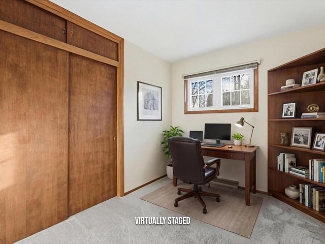 802 Forest CIRCLE, Manitowoc, WI 54220