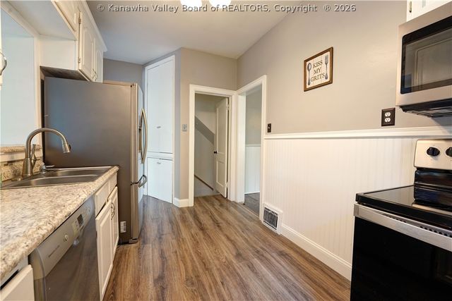 1902 Massey Circle, South Charleston, WV 25303