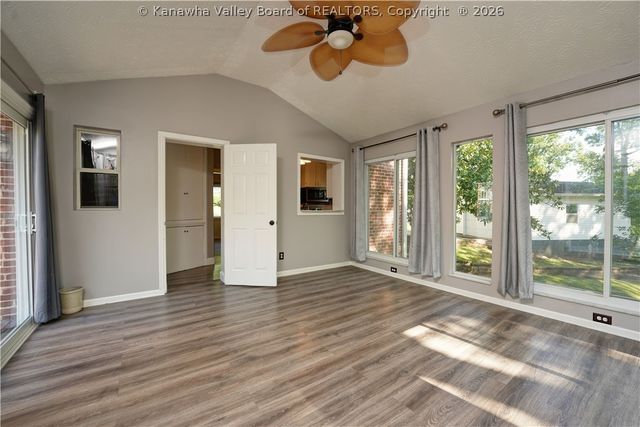 1902 Massey Circle, South Charleston, WV 25303