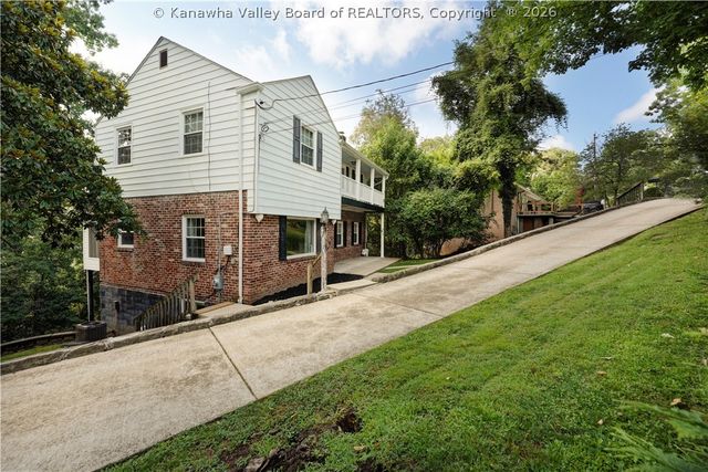 1902 Massey Circle, South Charleston, WV 25303