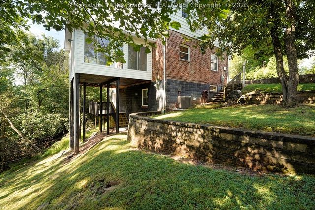 1902 Massey Circle, South Charleston, WV 25303