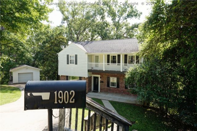 1902 Massey Circle, South Charleston, WV 25303