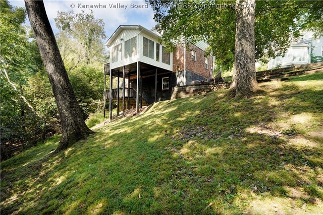 1902 Massey Circle, South Charleston, WV 25303