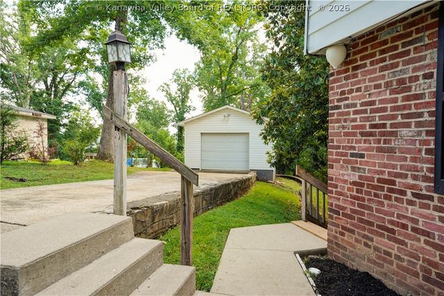 1902 Massey Circle, South Charleston, WV 25303