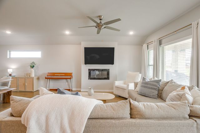 5709 Freeport Lane, Fort Worth, TX 76126
