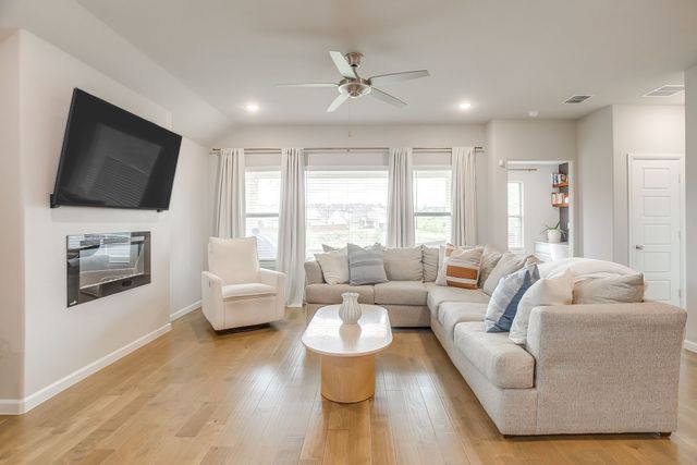 5709 Freeport Lane, Fort Worth, TX 76126