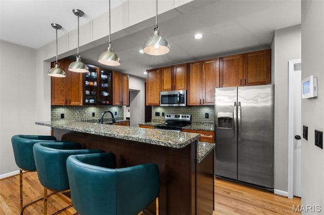 7068 Tholozan Avenue, St Louis, MO 63109