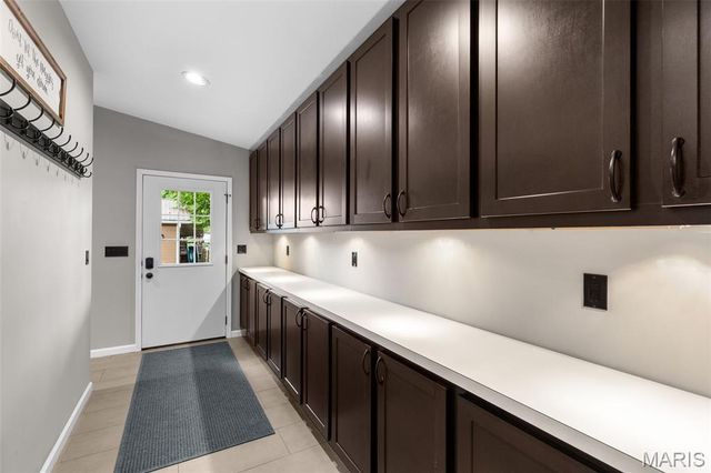 7068 Tholozan Avenue, St Louis, MO 63109