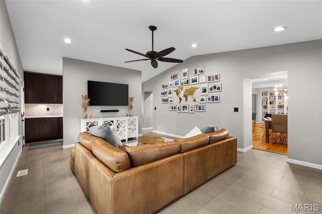 7068 Tholozan Avenue, St Louis, MO 63109