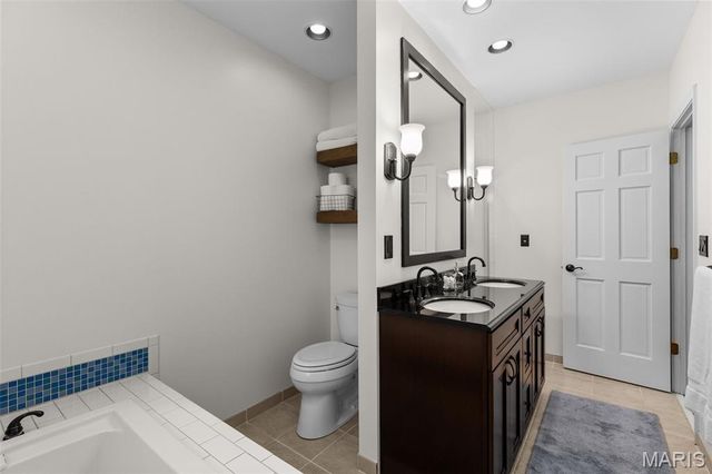 7068 Tholozan Avenue, St Louis, MO 63109