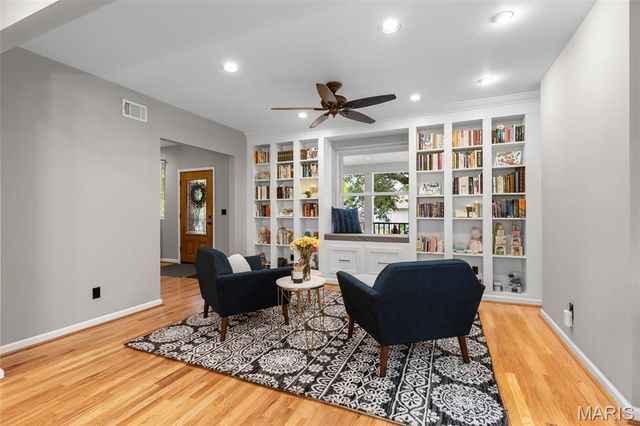 7068 Tholozan Avenue, St Louis, MO 63109