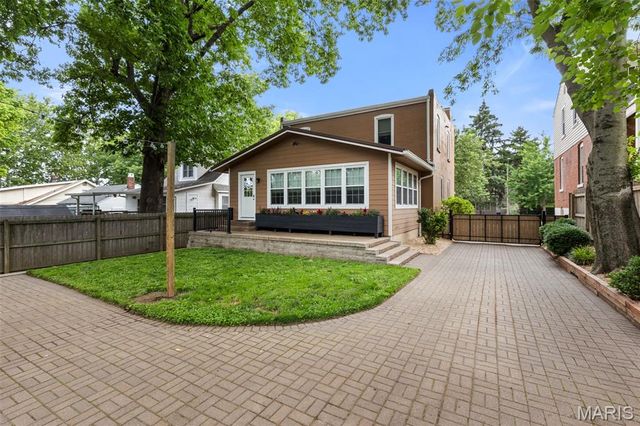 7068 Tholozan Avenue, St Louis, MO 63109