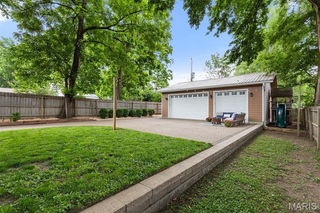 7068 Tholozan Avenue, St Louis, MO 63109