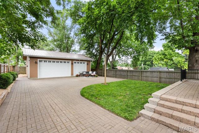 7068 Tholozan Avenue, St Louis, MO 63109