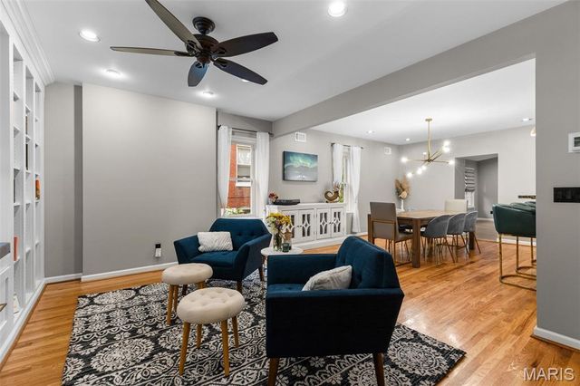 7068 Tholozan Avenue, St Louis, MO 63109