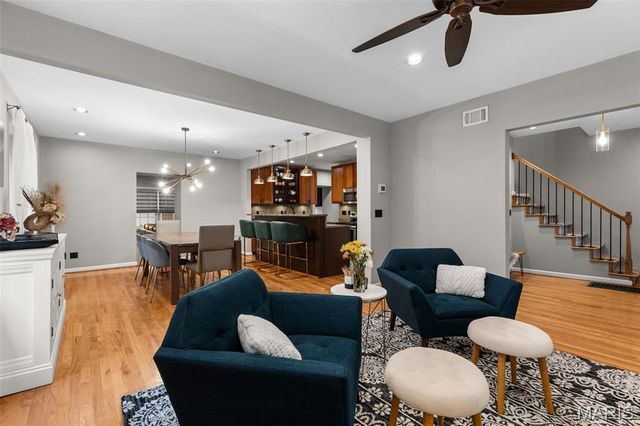 7068 Tholozan Avenue, St Louis, MO 63109