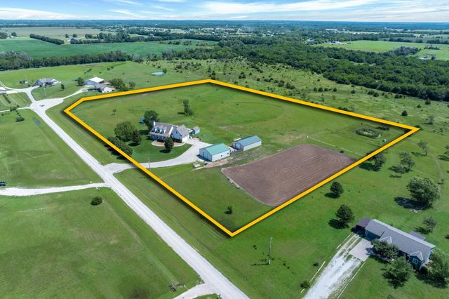 21722 SW Roberta Ln, Douglass, KS 67039