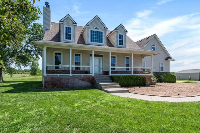 21722 SW Roberta Ln, Douglass, KS 67039