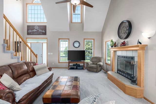 21722 SW Roberta Ln, Douglass, KS 67039