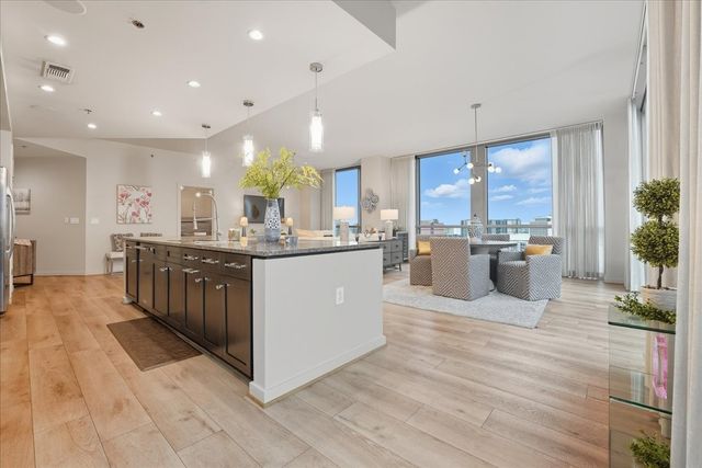 900 20th Ave S Apt 901, Nashville, TN 37212