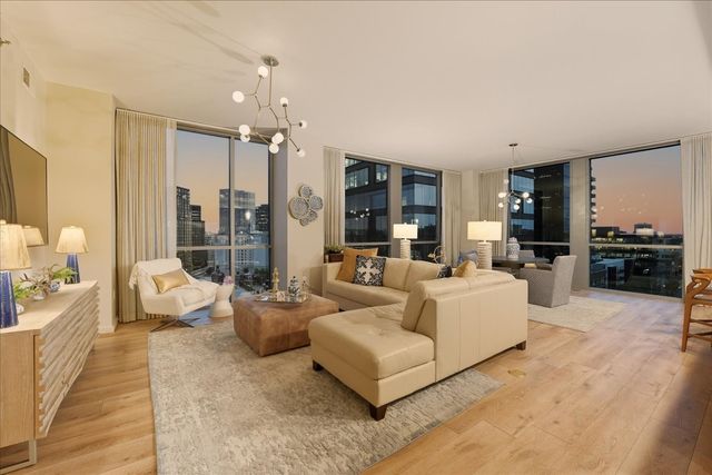 900 20th Ave S Apt 901, Nashville, TN 37212