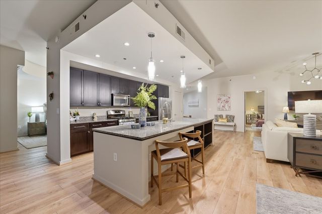 900 20th Ave S Apt 901, Nashville, TN 37212