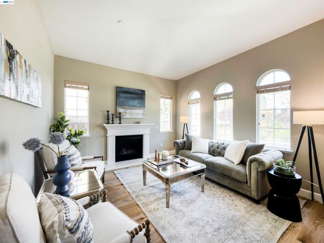 1676 N Terracina Dr, Dublin, CA 94568