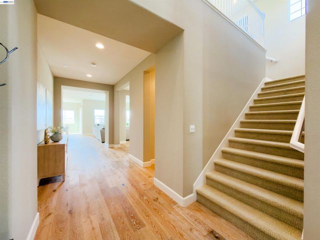 1676 N Terracina Dr, Dublin, CA 94568