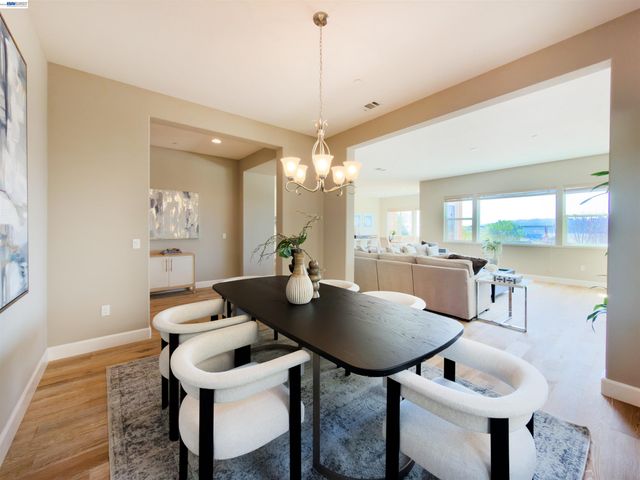 1676 N Terracina Dr, Dublin, CA 94568