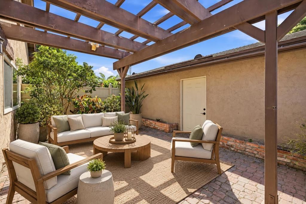 554 Fruit Tree Way, Oceanside, CA 92058 — exterior