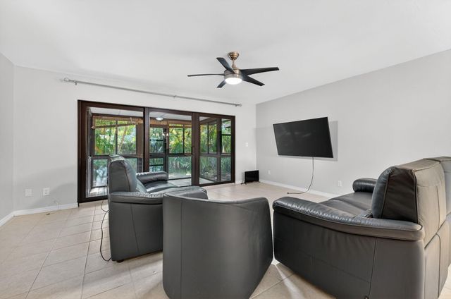 2140 NE 44th Street, Lighthouse Point, FL 33064