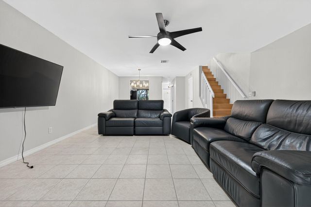 2140 NE 44th Street, Lighthouse Point, FL 33064