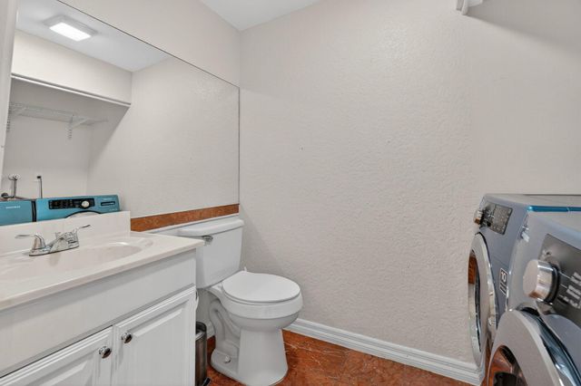 2140 NE 44th Street, Lighthouse Point, FL 33064