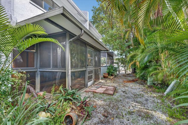 2140 NE 44th Street, Lighthouse Point, FL 33064